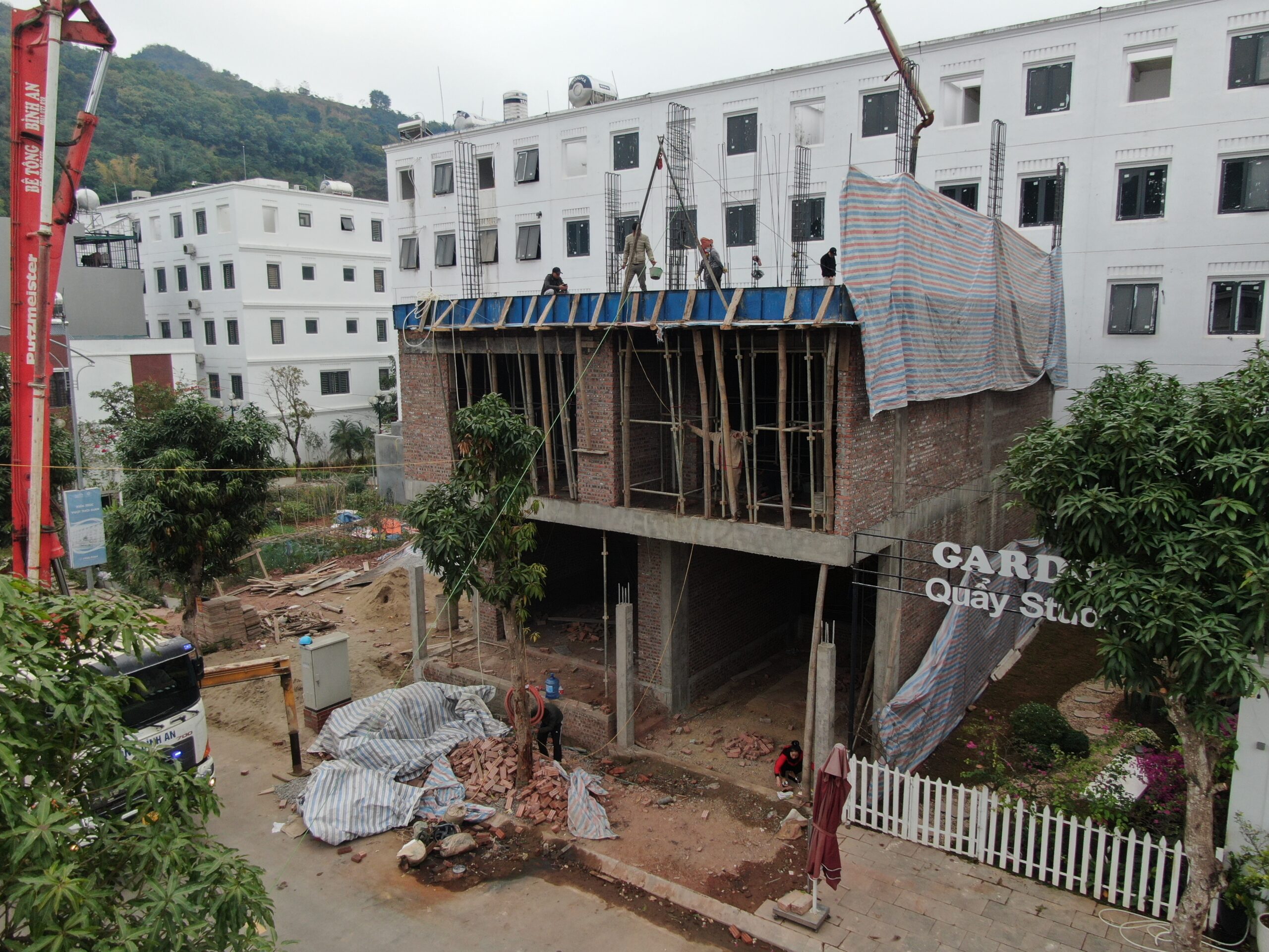 Công trình nhà phố trong giai đoạn thi công phần thô