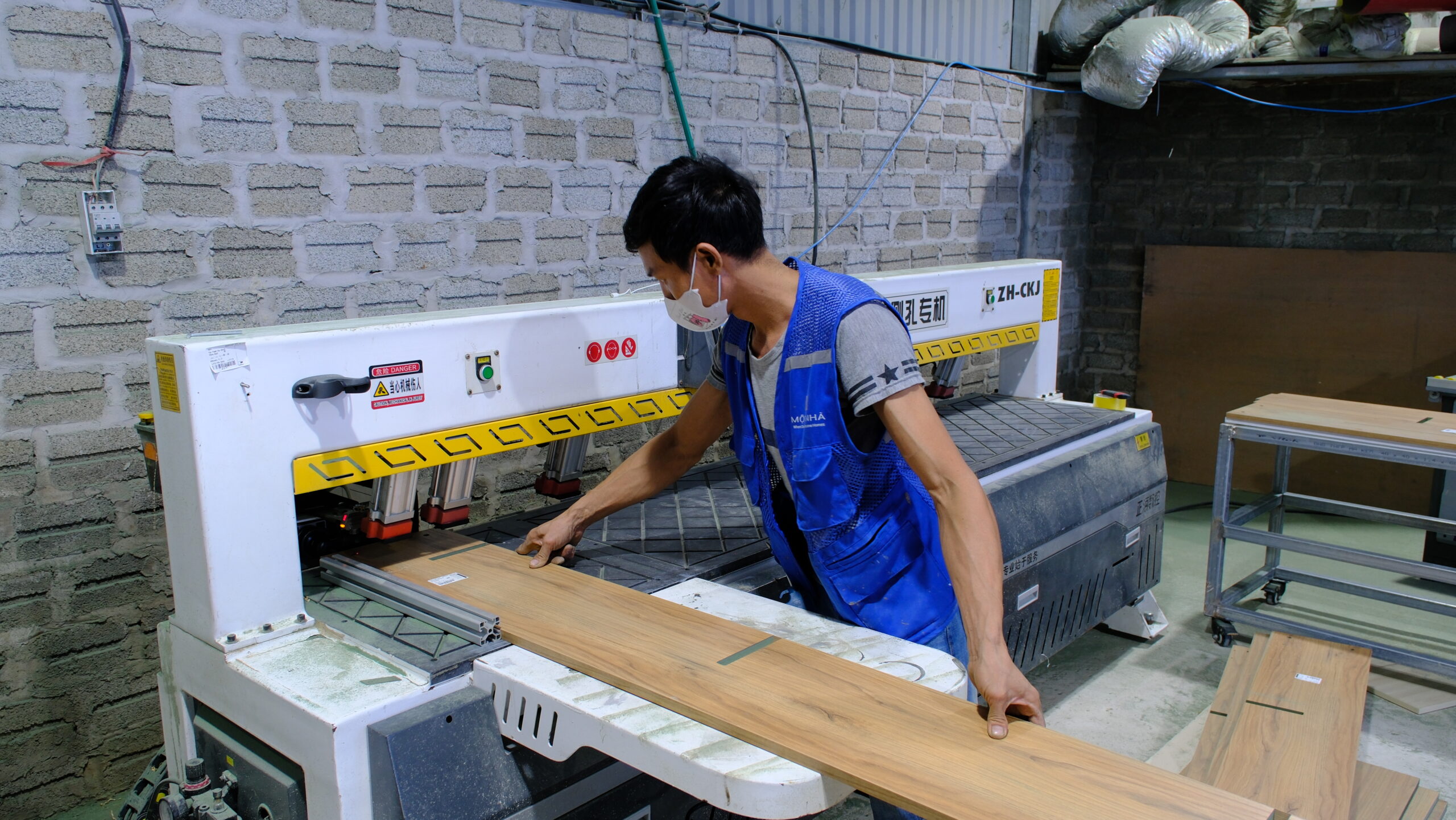 Đội ngũ của chúng tôi với tay nghề cao và kinh nghiệm nhiều năm trong nghề