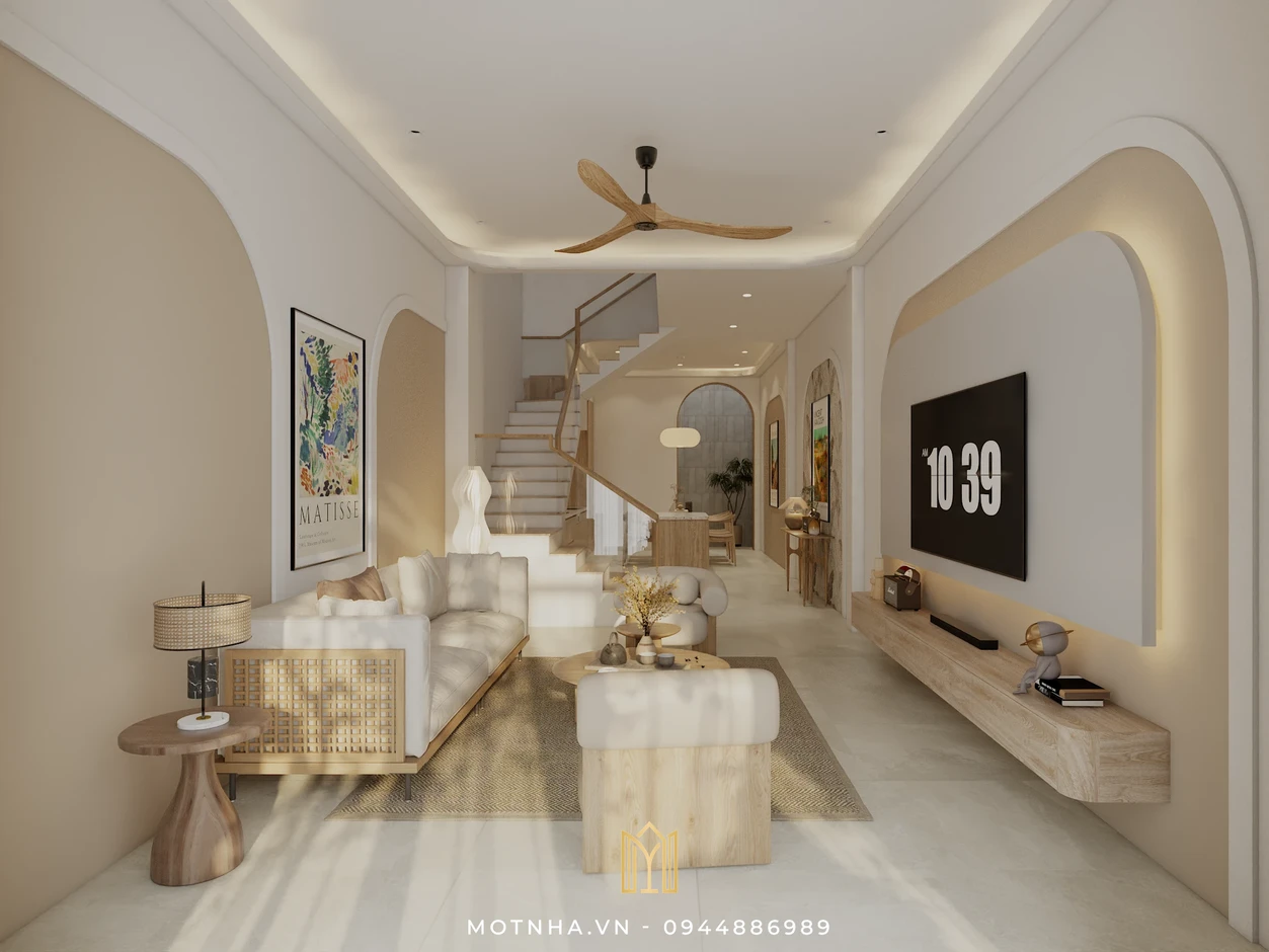 Dự án thiết kế nội thất nhà phố 2 tầng HLH tại TP Sơn La Phòng khách với sofa màu kem, bàn trà gỗ tự nhiên, điểm nhấn là mảng tường vòm bo cong nhẹ kết hợp ánh sáng hắt dịu mắt.