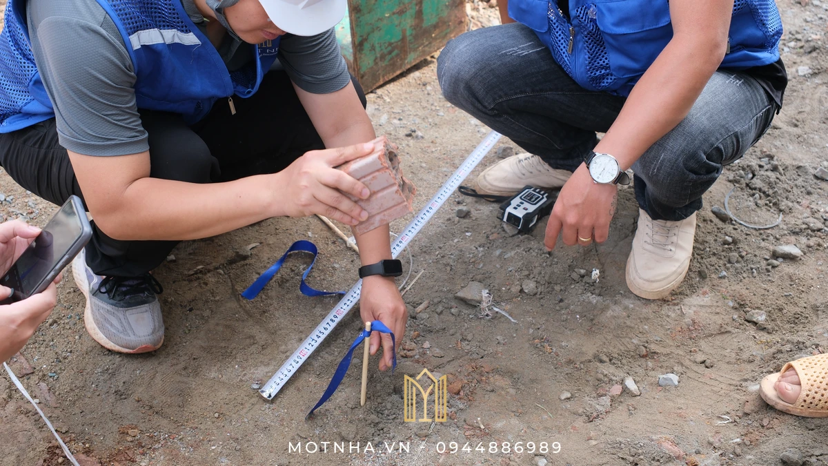 Đơn vị thi công tiến hành khảo sát và đo đạc thực tế