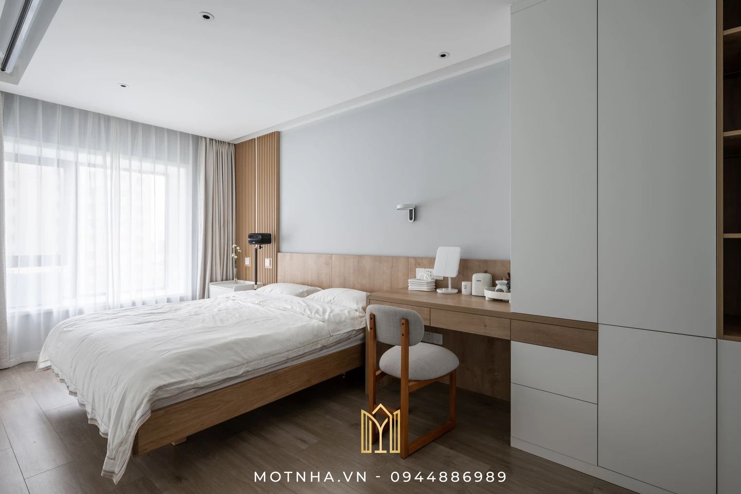 Thiết kế nội thất chung cư – Giải pháp nâng tầm không gian sống hiện đại Phòng ngủ master được thiết kế đầy đủ tiện nghi