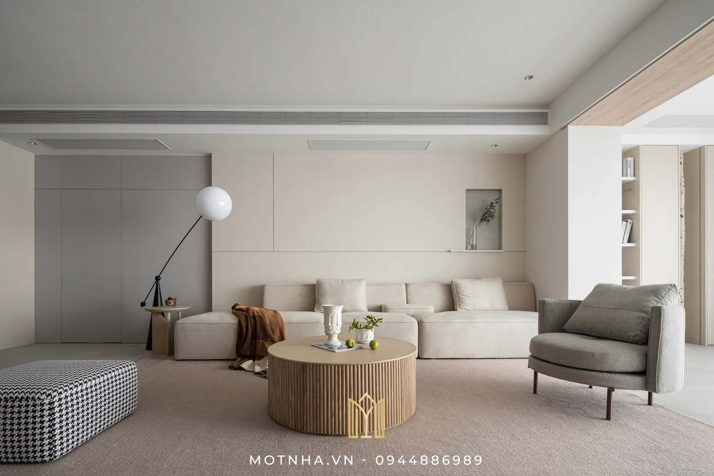 Thiết kế nội thất chung cư – Giải pháp nâng tầm không gian sống hiện đại Thiết kế nội thất với chiếc ghế sofa mà trắng làm trung tâm