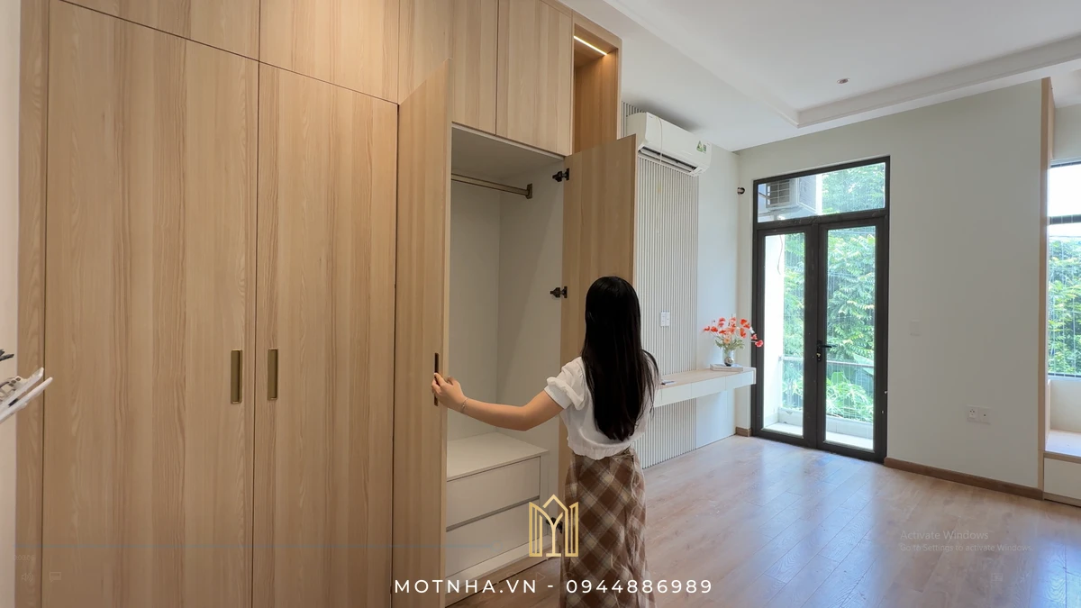 Bàn giao Tổ ấm hiện đại: Cải tạo nội thất 2 phòng ngủ dự án LMT tại P. Tô Hiệu, Sơn La Khu vực tủ quần áo và vách tivi được lột xác hoàn toàn