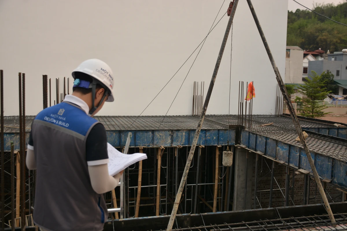Quy trình thi công dầm sàn tại dự án DDH – Chính xác và an toàn Mọi quy trình đều được giám sát chặt chẽ bởi đội ngũ kỹ sư của Một Nhà